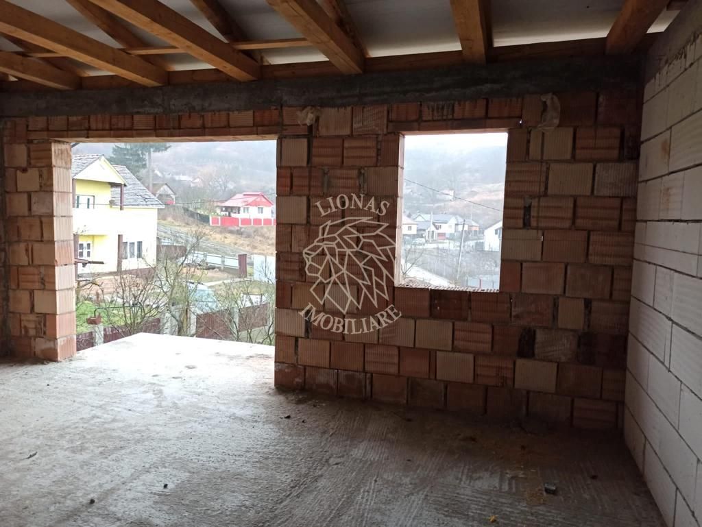 Casa la rosu 212 mp-terasa 25 mp-balcon 11 mp-teren 1034 mp-Teaca - Poză 3