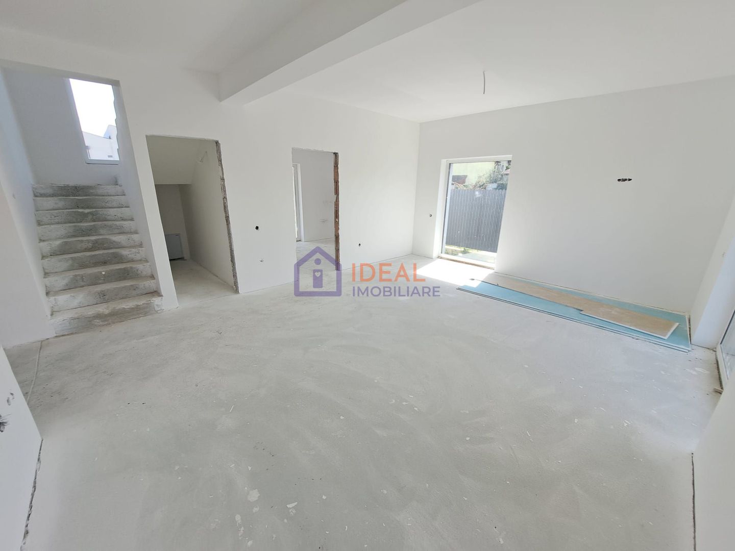 Casa Moderna cu 4 camere si garaj, in zona Trifoiului - Poză 4