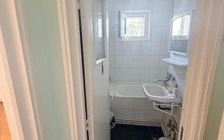 Vanzare apartament cu 4 camere in Micro 13, etaj 3, pret 65 000 euro - Poză 2