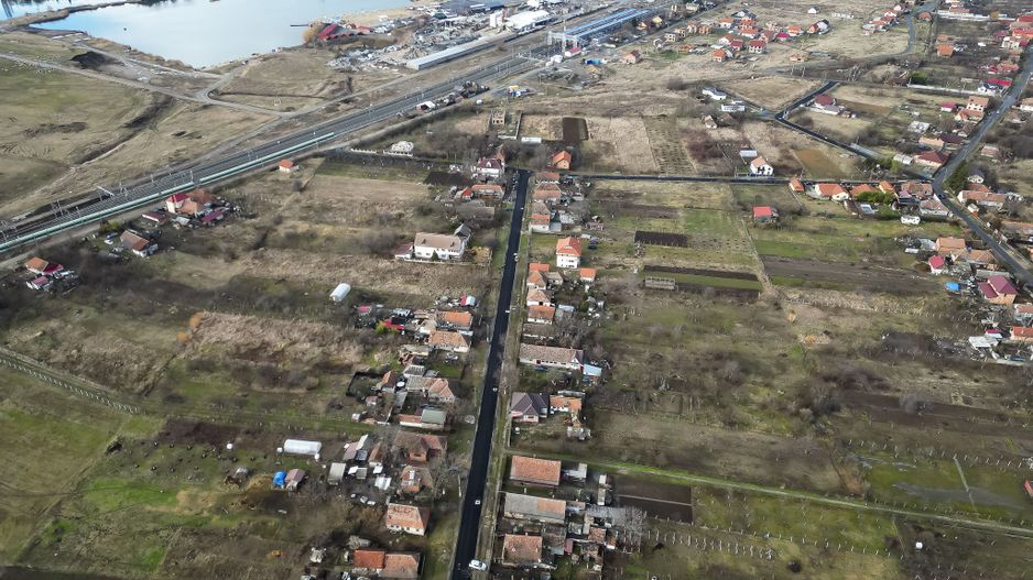 Casă modestă cu 3 camere în Ghioroc - Poză 10