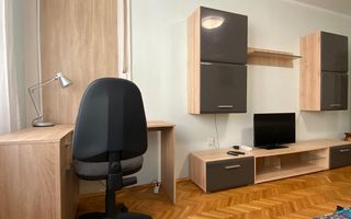 2 dormitoare, centrala proprie, bucatarie inchisa. Piața Libertatii. - Poză 9