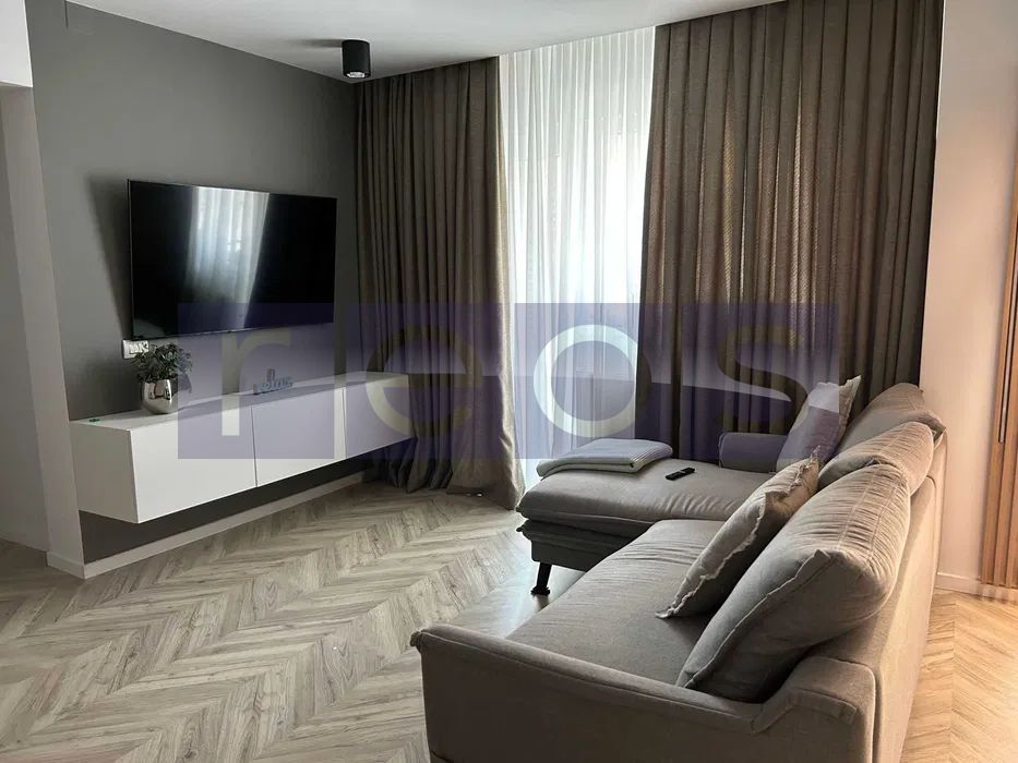 DE VANZARE APARTAMENT 4 CAMERE CALEA MOSILOR RECENT RENOVAT - Poză 2
