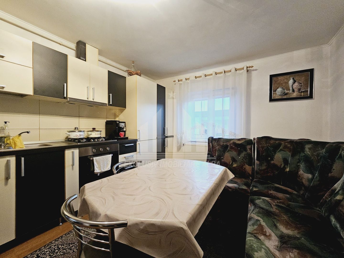 Apartament cu 3 camere decomandate, Cetate - Poză 2