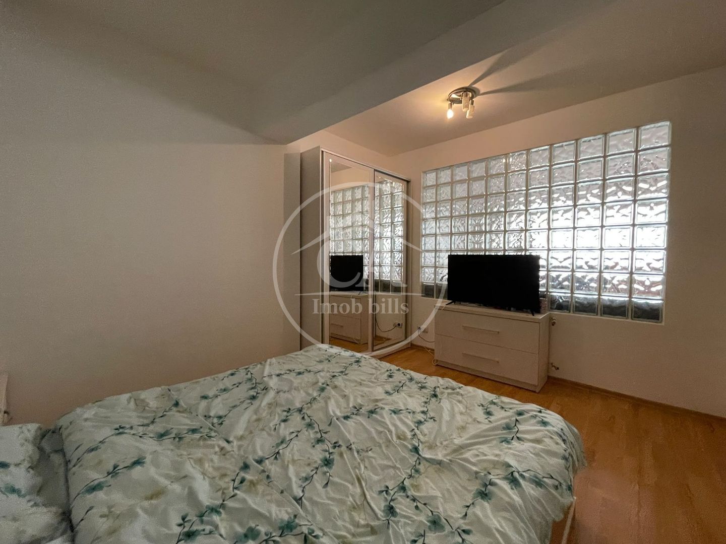 Apartament cu 3 camere de vanzare în Zona Nufărul, Oradea - Poză 2