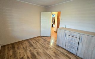 De închiriat apartament 3 camere Micro 16 Parter - Poză 4