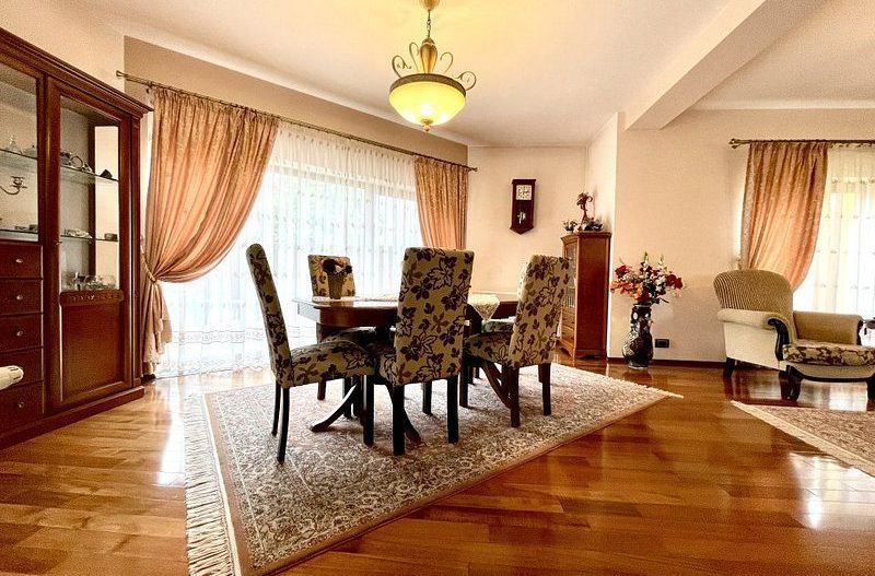 Design clasic, pozitie centrală - casă  în Dumbrăvita - Poză 6