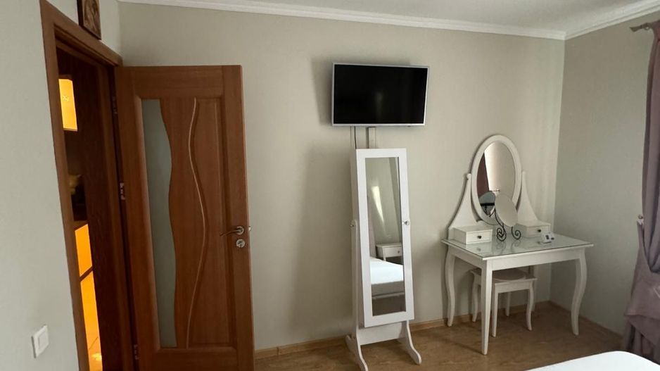 De inchiriat apartament cu 3 camere, Str. Nae leonard, etaj 3, 500 E - Poză 2