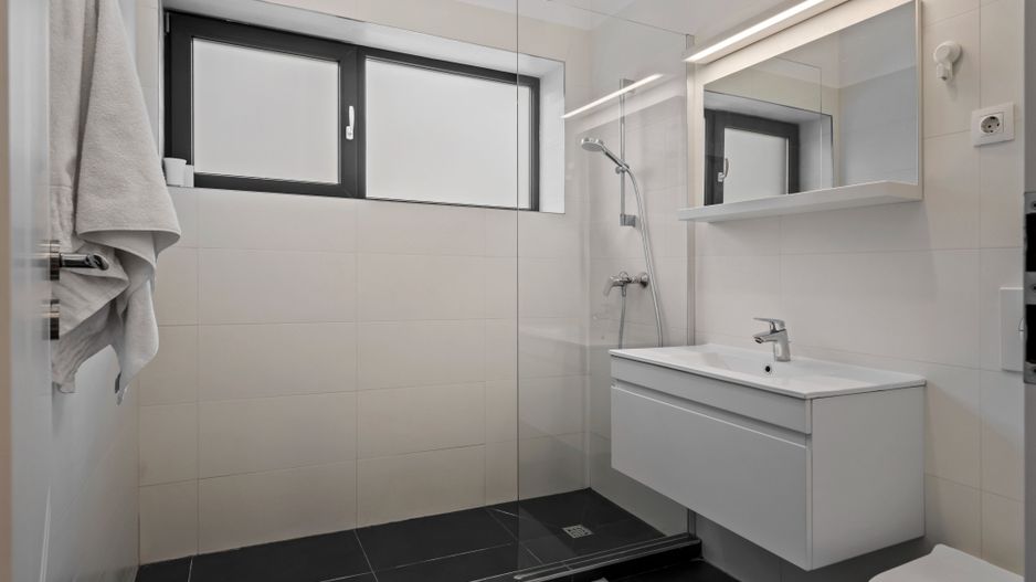 Vila pe parter cu 5 camere  | 655 mp teren | dotata cu panouri solare - Poză 25