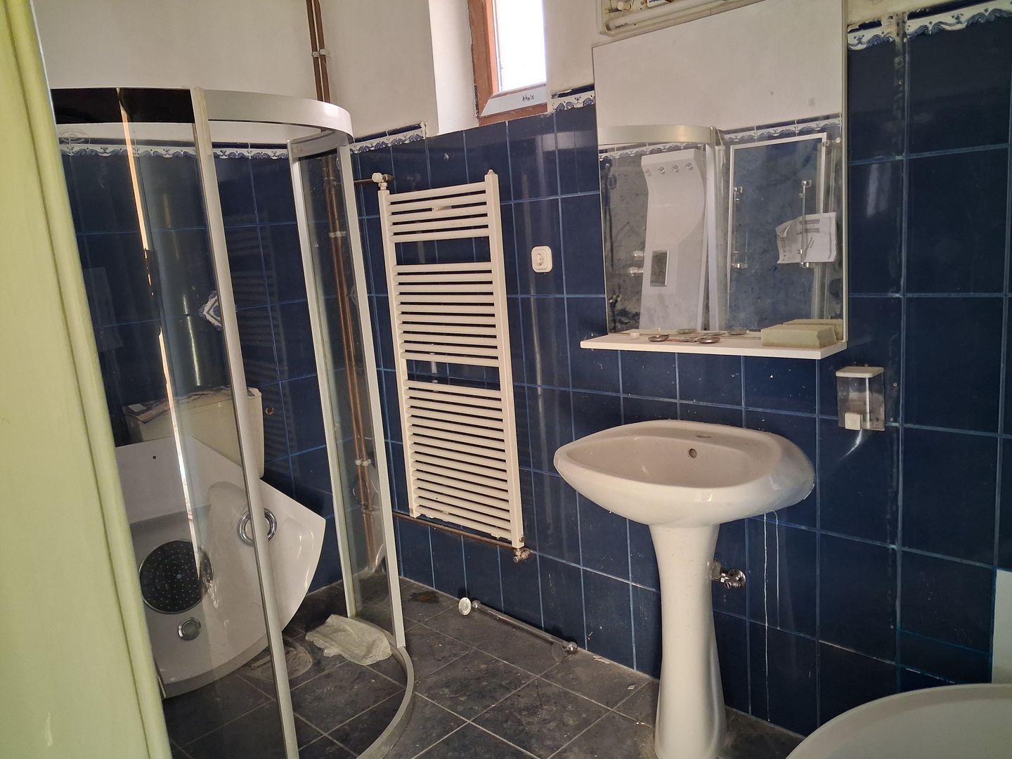 Casa RENOVATA partial 8 cam 6 ari 550mp garaj ANA IPATESCU. - Poză 12