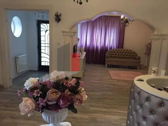 Oportunitate Unică! Vilă Spațioasă lângă Podul Grant, Ideală pentru Birouri - Poză 1