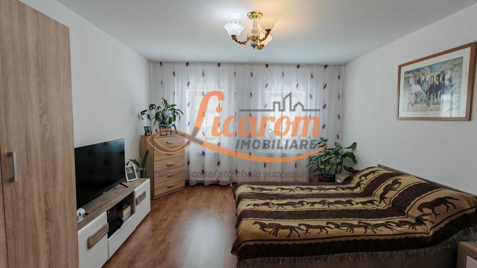 SANPETRU .Casa pretabila 2 familii ( Parinti + copil),singur in curte. - Poză 2