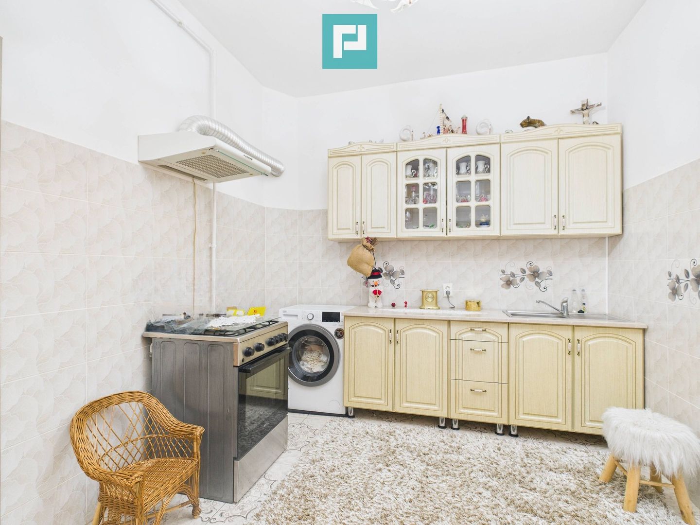 Două case, curte mare, lângă Castelul Huniazilor - Poză 2