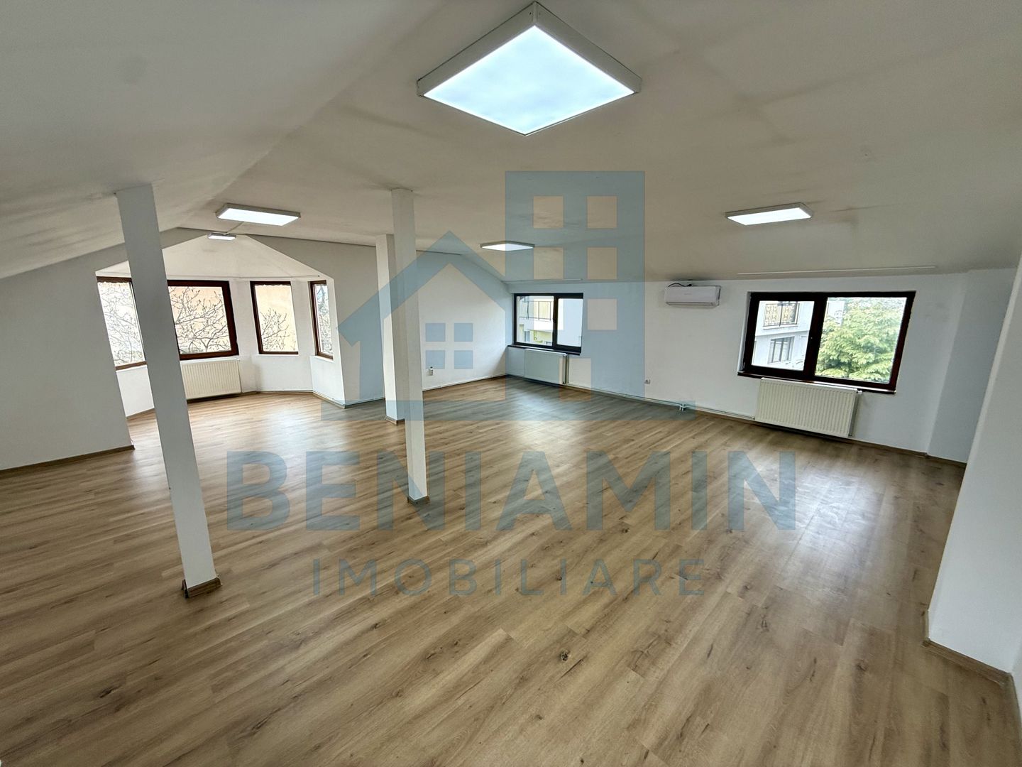 Spatiu comercial - 120mp -  etaj 1 - compartimentat - Agronomie - Poză 2