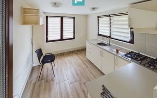 Casă cu 7 camere și 2 băi in Grădiște - Poză 18