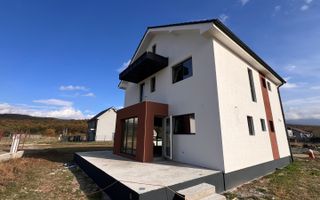 Casa single, finisata LA GRI- Talmaciu, zona cu peisaj superb, 400 mp - Poză 1