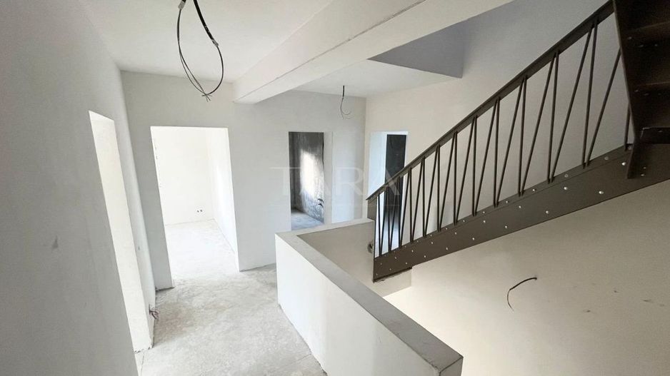 Duplex Spațios cu 3 Niveluri în Zona Feleacu - Poză 3