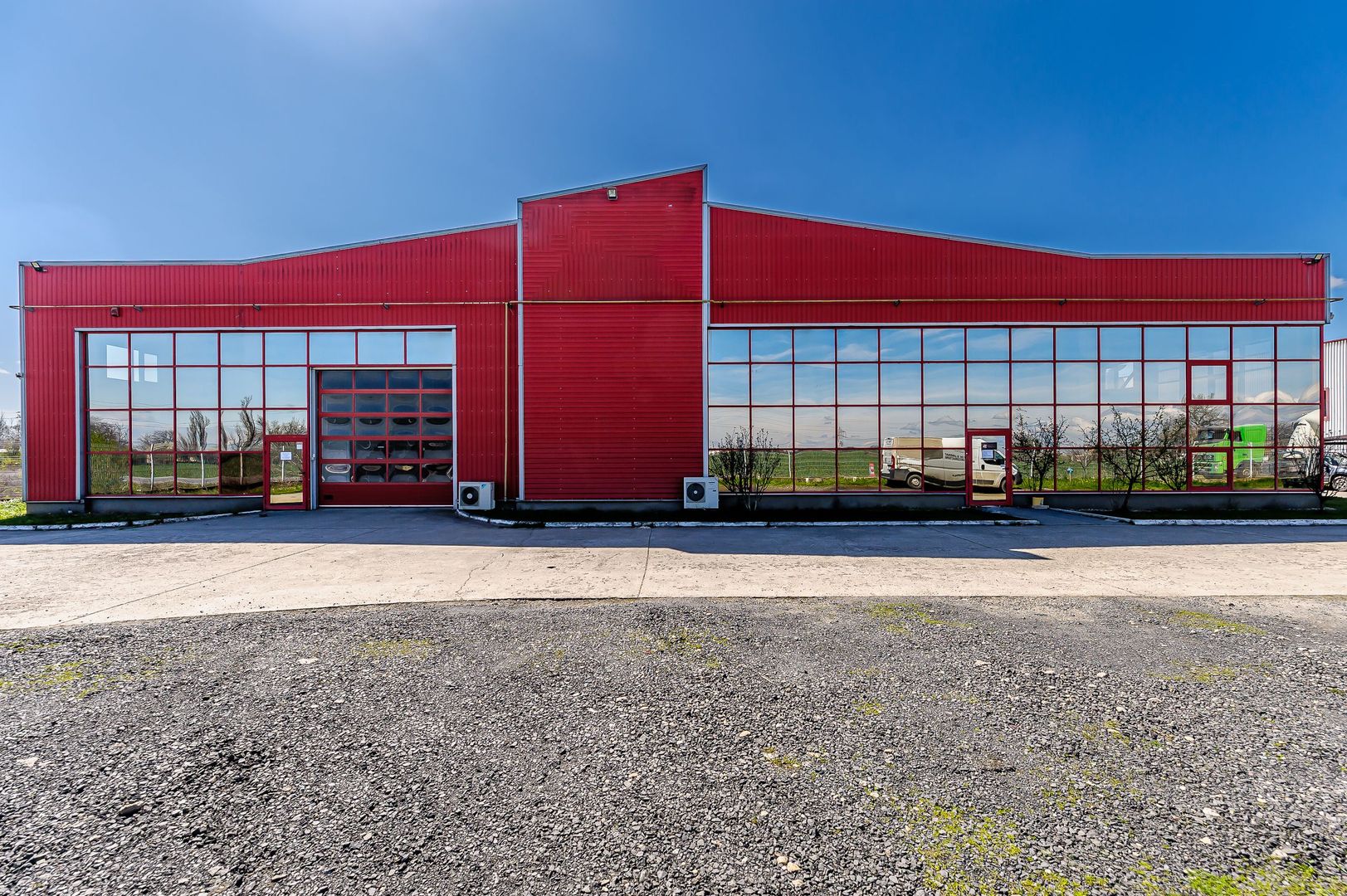 Hală industrială ideală pentru producție sau showroom în Arad 553mp - Poză 1