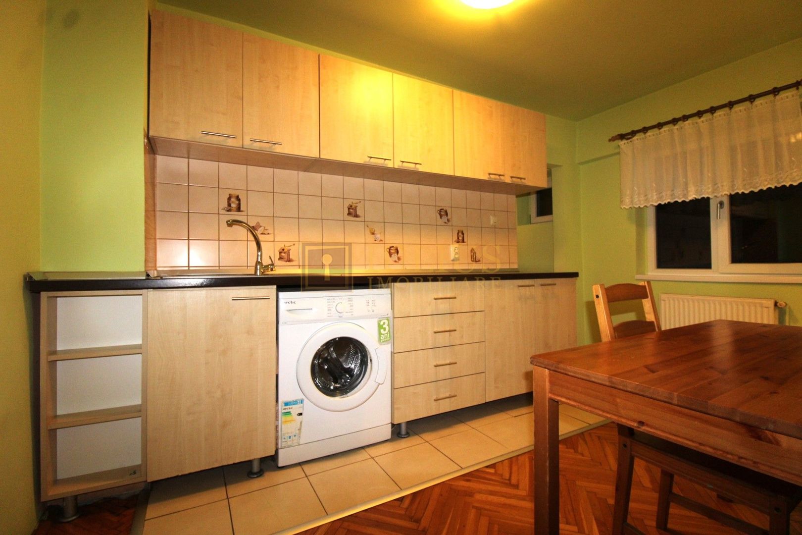 Complex, 4 camere, centrală proprie, aer condiționat - Poză 10