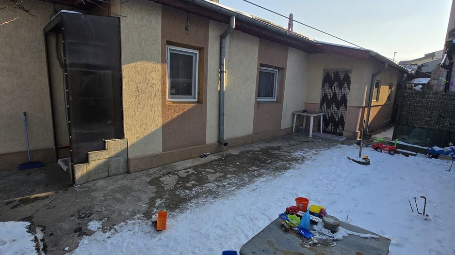 TEREN 300MP cu construcție existenta-Voluntari Str.Sihlea zona case - Poză 2