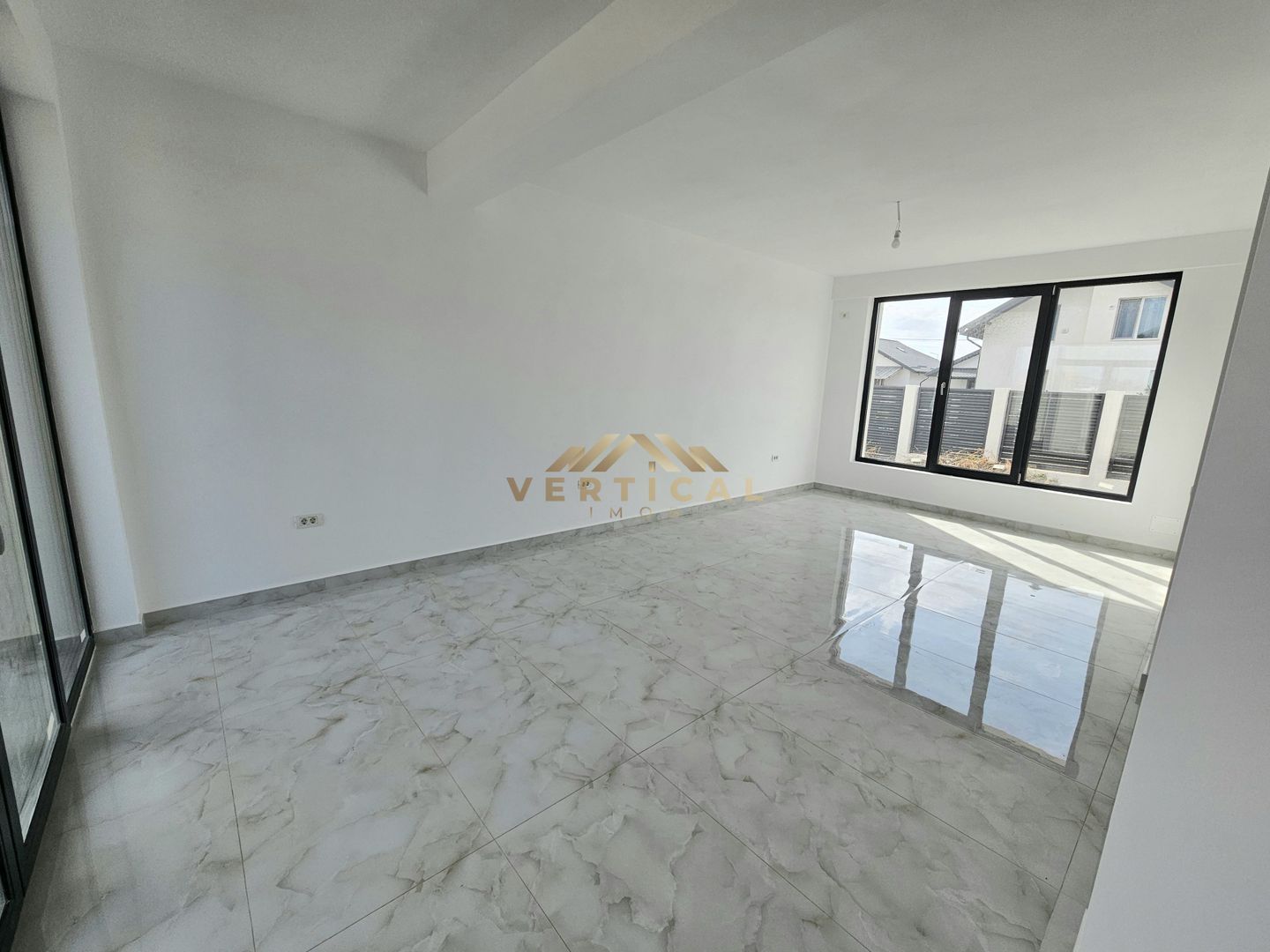 Vila 4 camere in centrul comunei Berceni - Poză 11