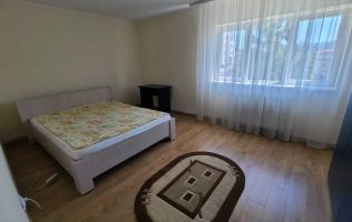 Apartament decomandat cu 2 camere de închiriat