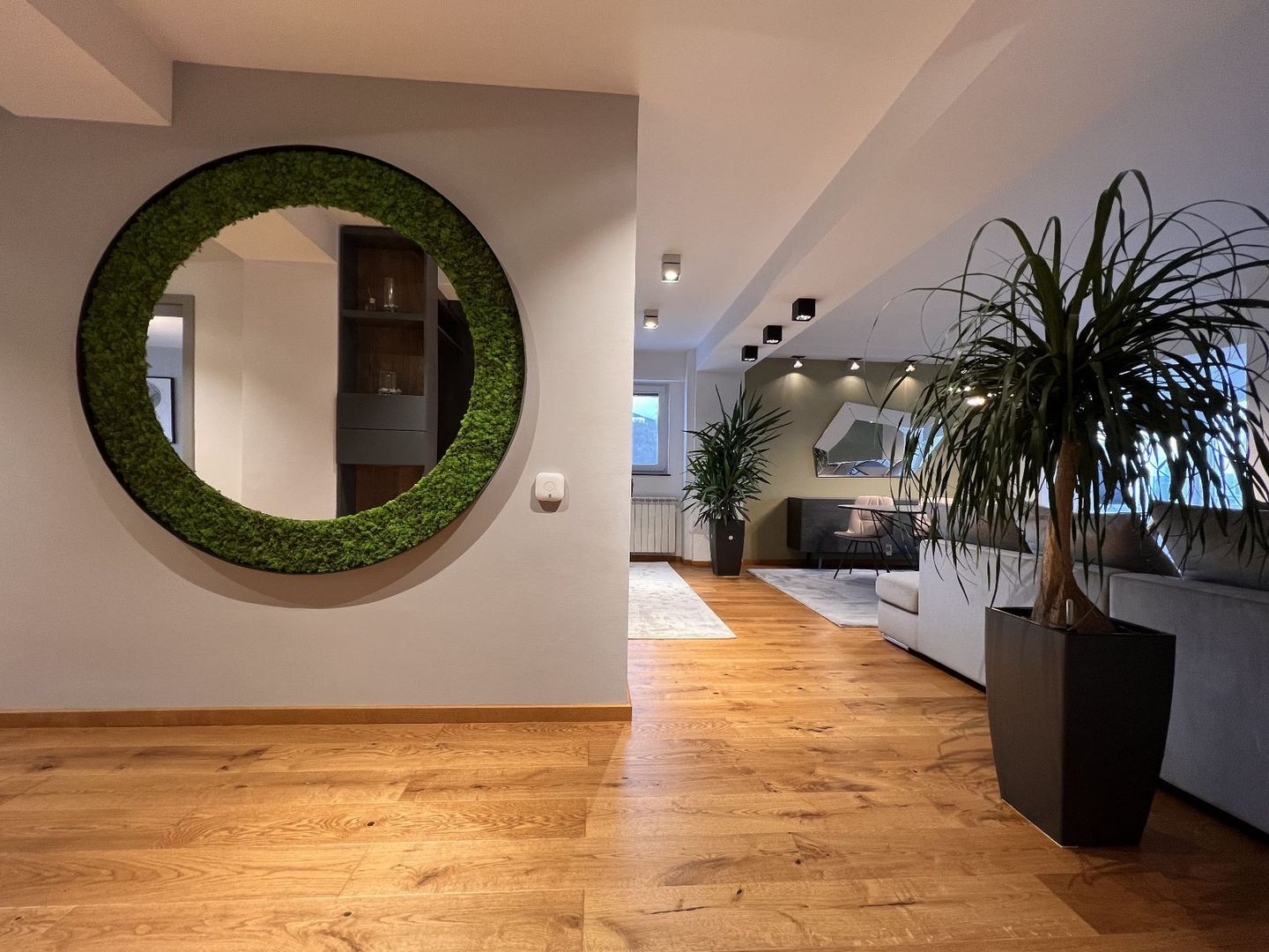 Oaza de lux in Centrul Civic: Apartament cu priveliste panoramica - Poză 12