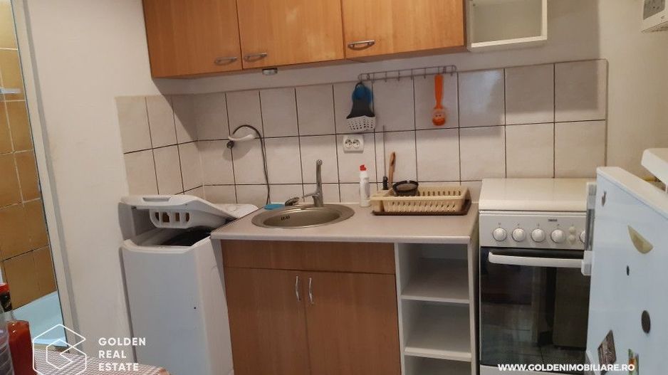 Casa mare, cu 4 apartamente a cate 1, 2, 3 și 4 camere fiecare - Poză 3