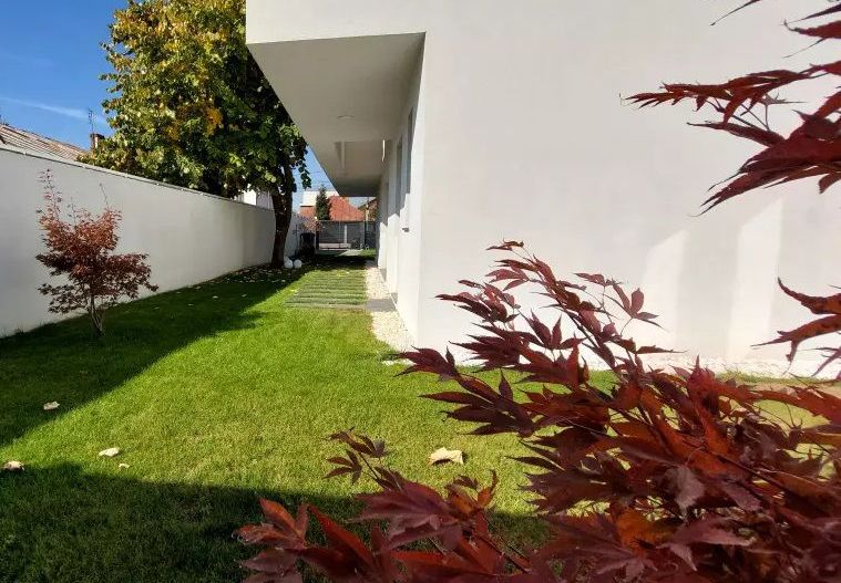 O casa simpla alba dar totusi sofisticata zona Pipera - Poză 8