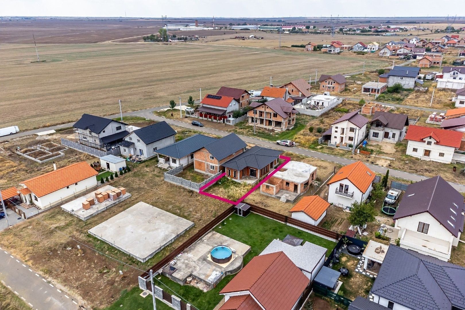 Casă nefinisata la sol in Fântânele, cartier nou Comsion 0 - Poză 2