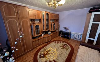 Apartament cu 3 camere in zona centrala - Filiasi - Poză 5