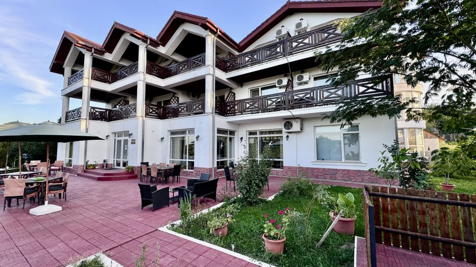 Hotel 20 camere Delta Dunarii 50 m deschidere teren 6000 mp acces auto - Poză 34