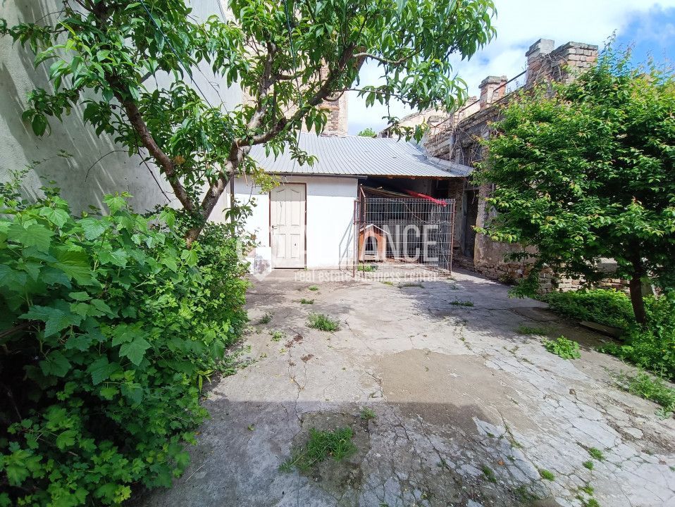 CENTRU SALA SPORTURILOR(COD03)- Casa interbelica si curte generoasa ! - Poză 65