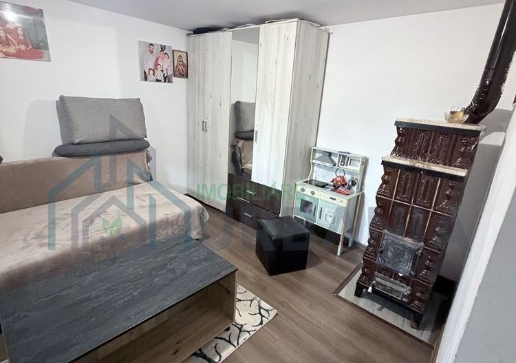 Casă de vânzare în Strunga, județul Iași - 2 camere, teren 1756 mp - Poză 2