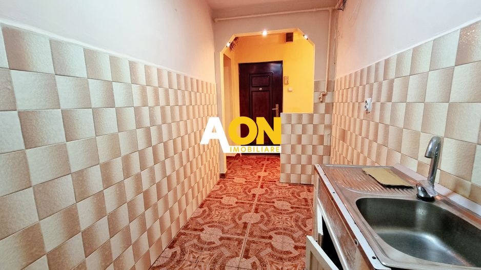 Apartament 2 camere, decomandat, etaj intermediar, Cetate - Poză 5