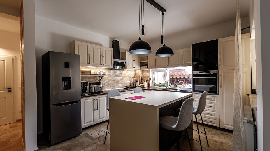 Casă de vânzare – Via Carmina, Vladimirescu -zonă rezidențială premium - Poză 1