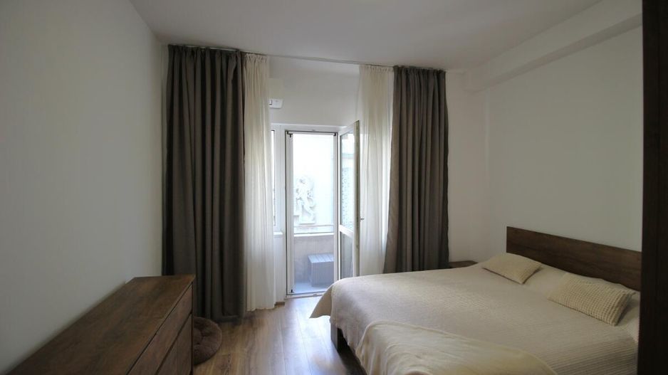 Piata Romana, 4 camere 138 MP total, Etaj 2/9, renovat - utilat, liber - Poză 36