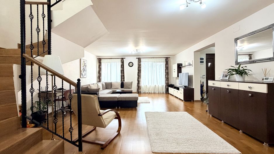 Cămin spațios, luminos și perfect echilibrat,  la 10 minute de centru - Poză 1