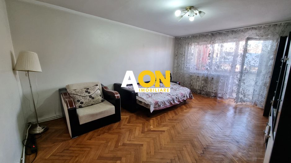 De inchiriat apartament 3 camere, zona Piata, Cetate - Poză 3