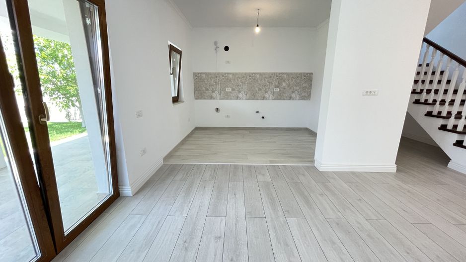 Duplex despartit prin spatiu tehnic - Poză 4