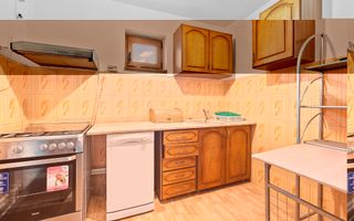 Vilă cu 6 dormitoare, 2 garaje, anexe multiple - 2076 mp teren - Poză 8