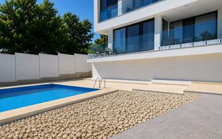 WATERFRONT VILLA 2024 POOL - Poză 3