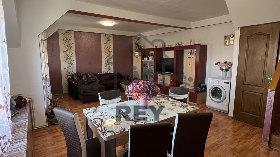 De vanzare- Apartament 3 camere str Luptei - Poză 1