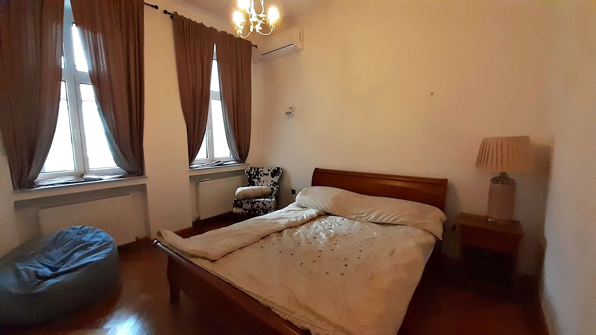Apartament  deosebit-Piata Unirii,  apartament in casa  4 camere, 2 bai. - Poză 12