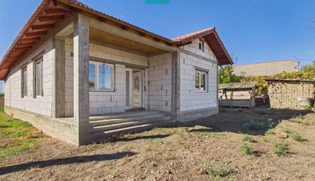 Casă la roșu în Șimand – teren de 1.481 mp!