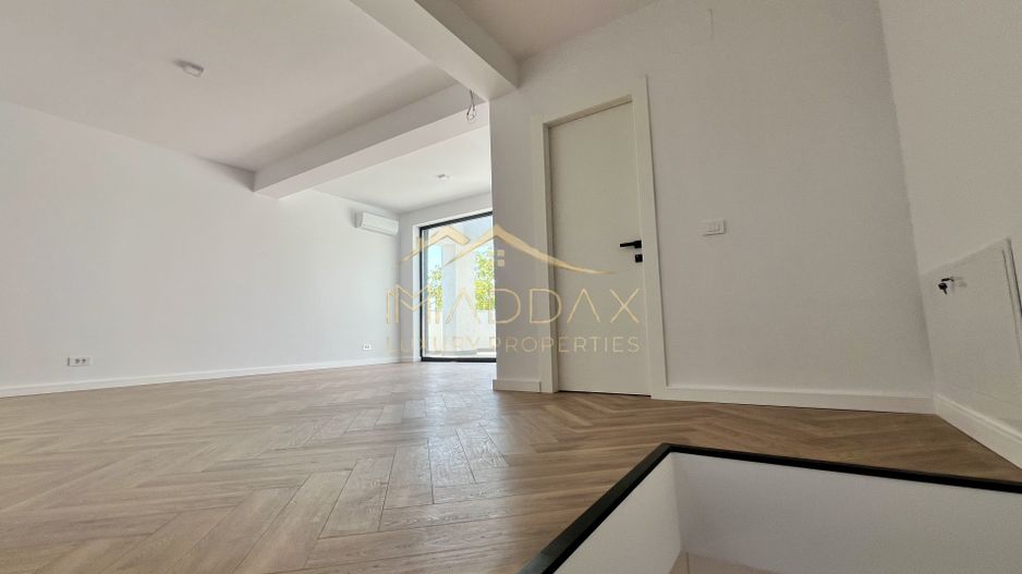 Vilă **6 camere  **451mp // Zona Iancu Nicolae - Poză 14