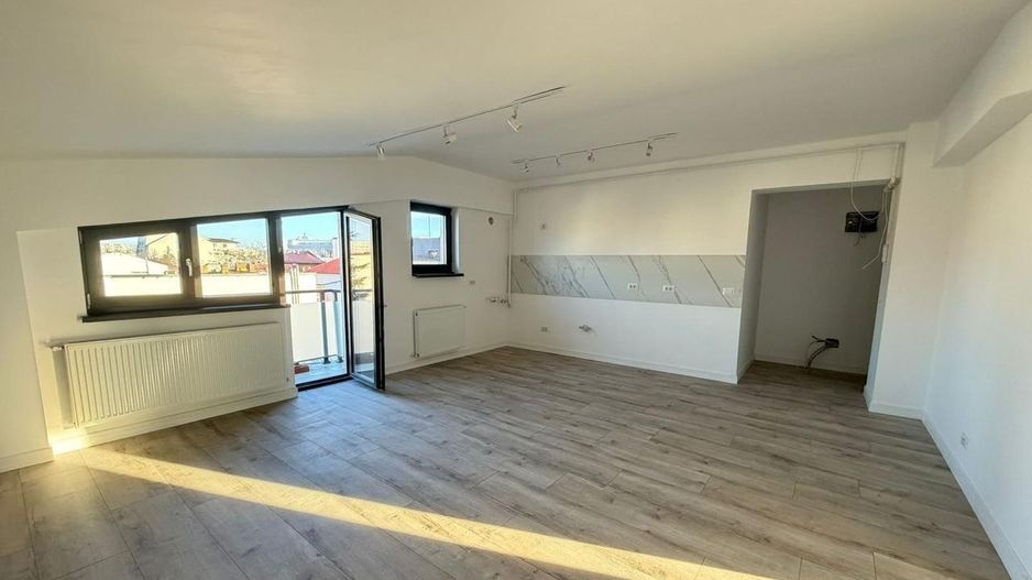 APARTAMENT MANSARDA BLOC NOU - Poză 1