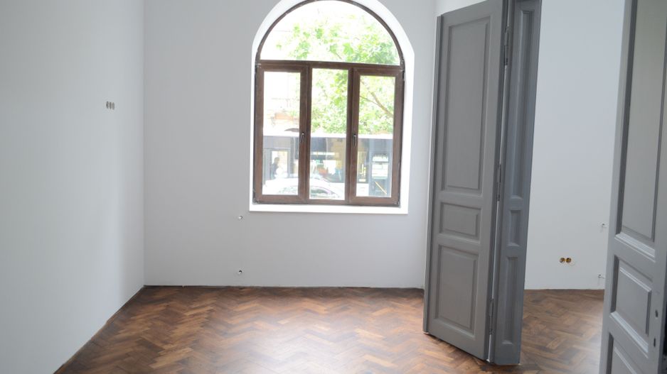 Apartament renovat in cladire interbelica, zona centrala - Poză 6
