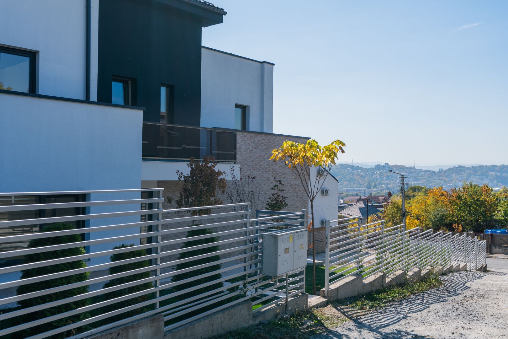 Casa alipita, 160mp utili , teren 500mp, 5 camere, comision 0 - Poză 3