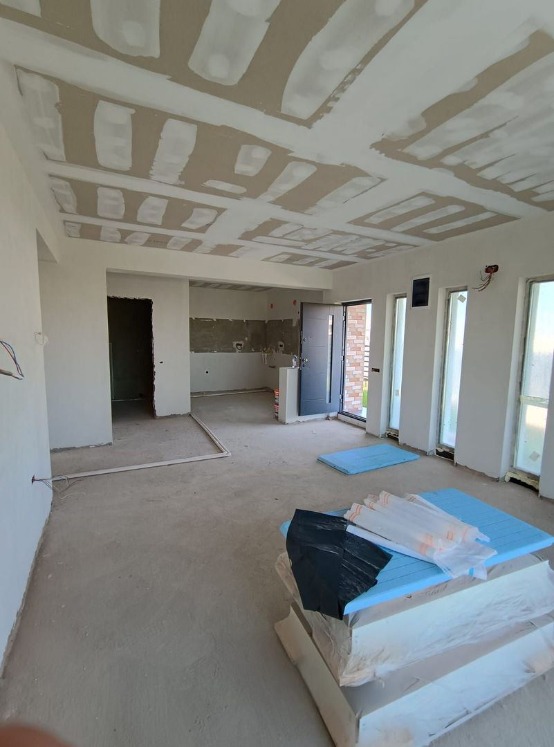 Case pe parter Tunari, zona linistita, curte MARE 350m - Poză 8