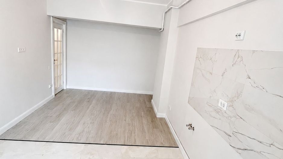 Apartament finalizat 2 camere, 43 mp, Copou Royal Town 116900 euro - Poză 2